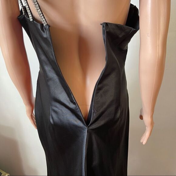 Cinderella Design Studded One Shoulder Black Long Gown MEDIUM - Picture 10 of 16